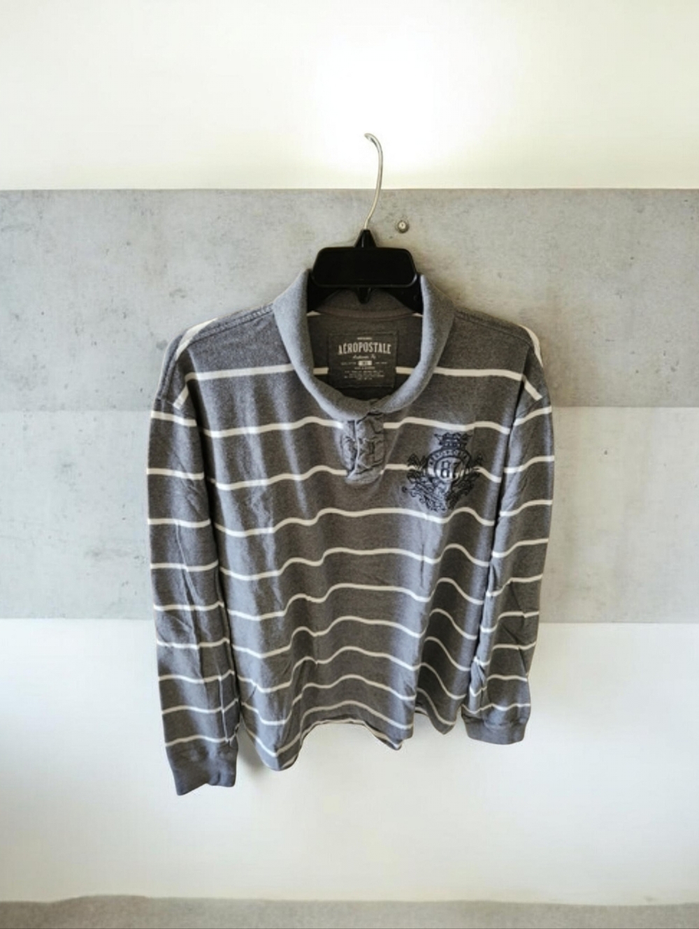 Aeropostale Gray/ White Striped Long Sleeved Shirt Size XL Y2k